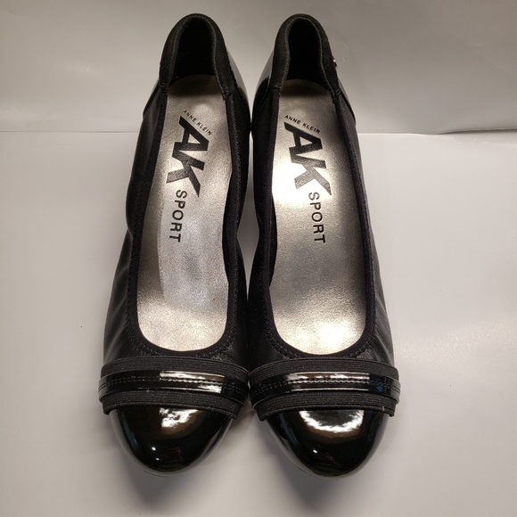 Size 7M, Black 2 inch Heels - Picture 2 of 11